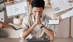 人手不足が原因で仕事を辞めさせてくれないのは違法？対処法と退職法紹介