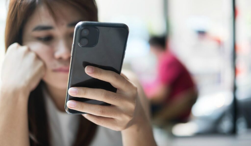 退職代行で「実家の親」にバレるリスクと回避方法