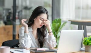 欠勤のまま退職可能？退職日まで心身がもたないときの対処法と流れ