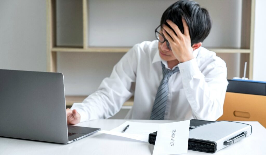 業務委託をすぐ辞めたいときの対処法