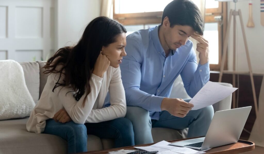 軽貨物の業務委託を辞めると違約金や損害賠償は請求されるのか