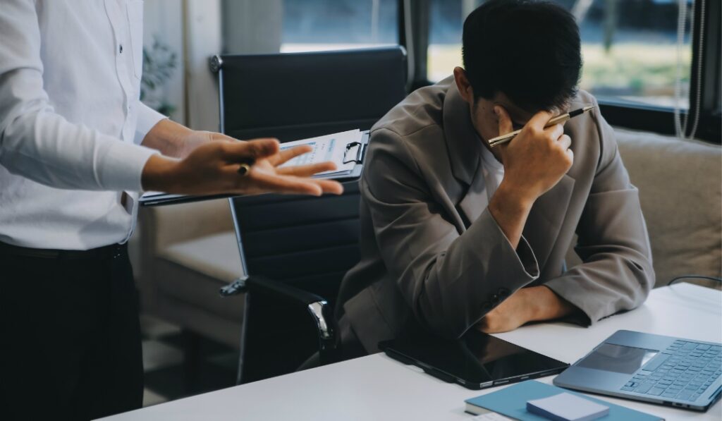 胃潰瘍がつらくて仕事を辞めるのはあり？