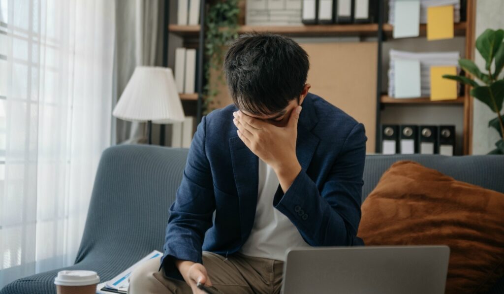 コンビニ店長の中にはパワハラに苦しんで仕事を辞めたい人も多い