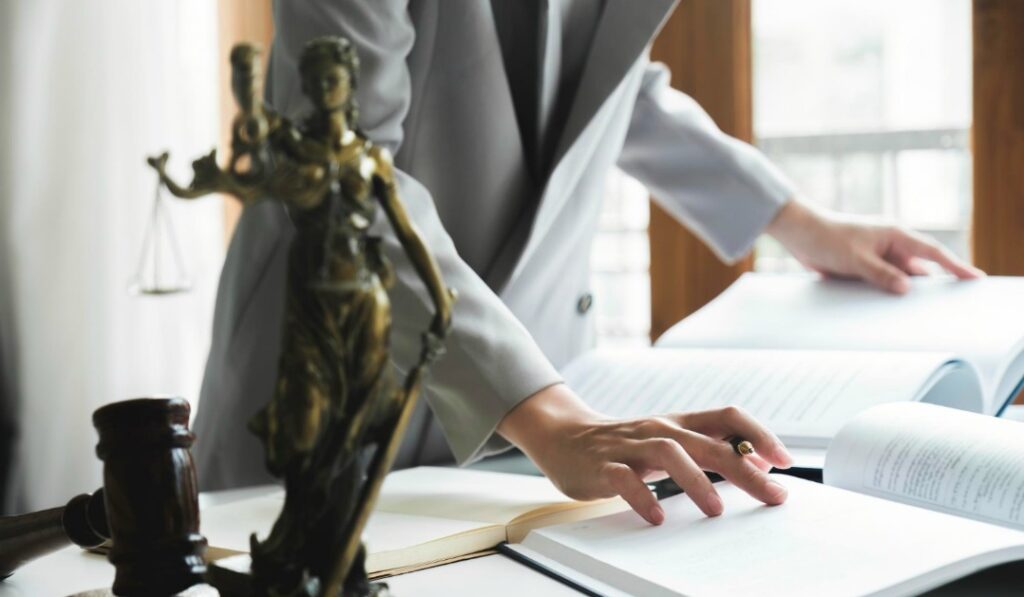 体験談も多数!公務員の退職代は弁護士法人みやびに相談を