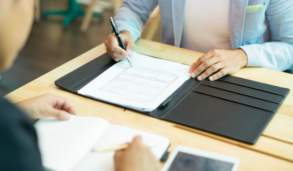 【弁護士が解説】1か月で辞めたい契約社員が今すぐやるべき対処法