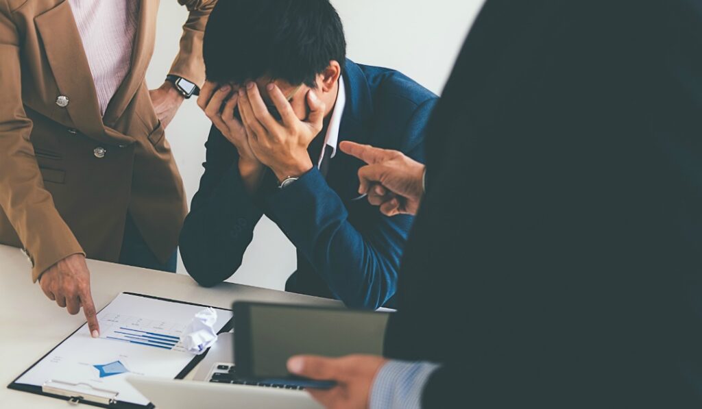 今すぐ会社を辞めたい人がトラブルになった事例