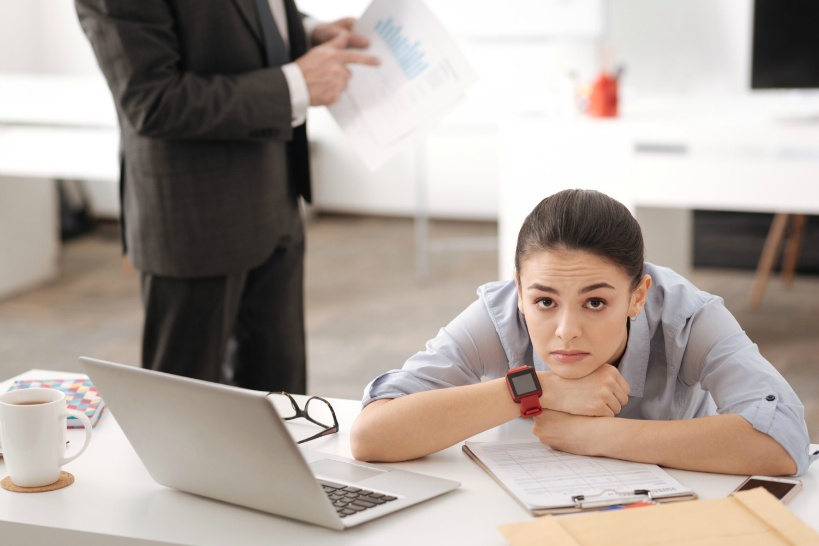 入社半年で辞めたいと考えるのは仕事内容や労働環境が合わないから?