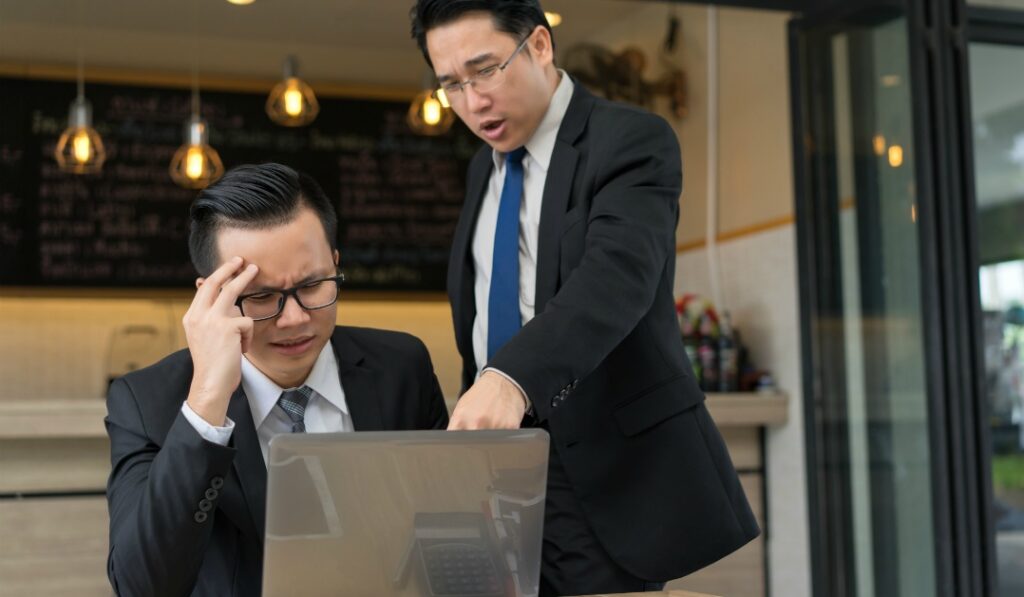 仕事のプレッシャーで辞めたくなる原因は高圧的な上司や社長の言動