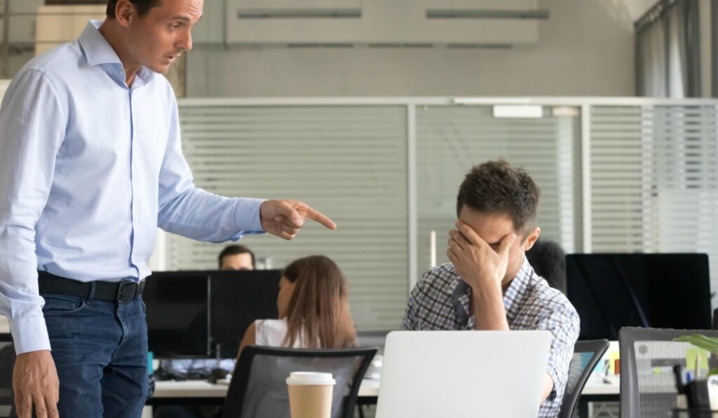 嫌いな上司や同僚との人間関係がもたらすストレス