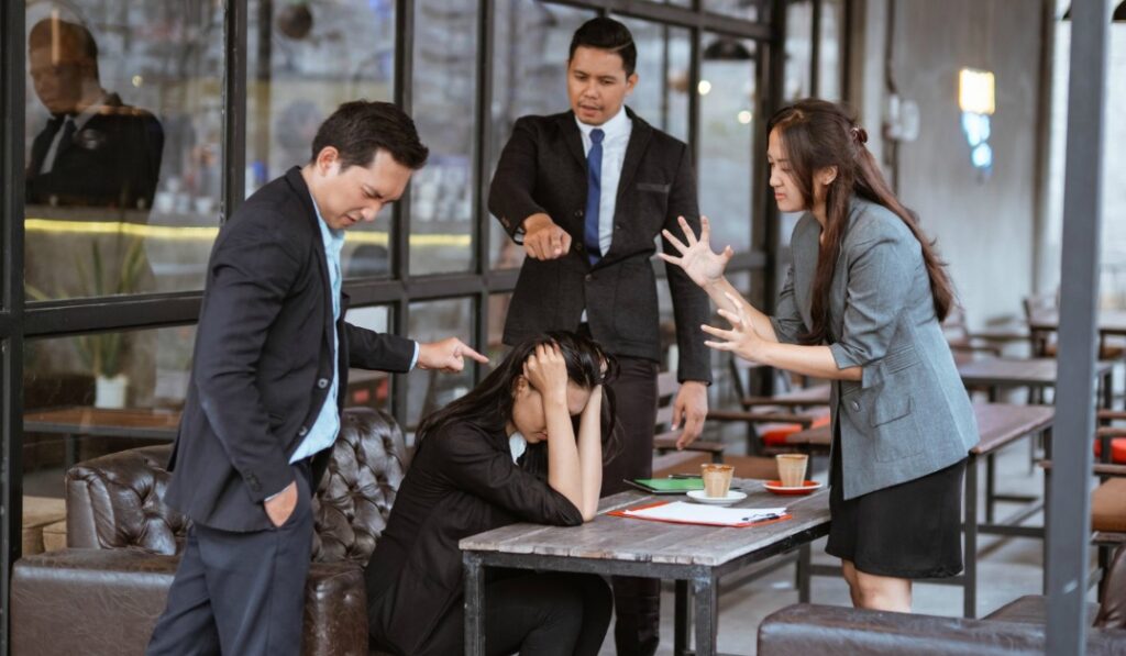 会社の人と関わりたくない理由と背景