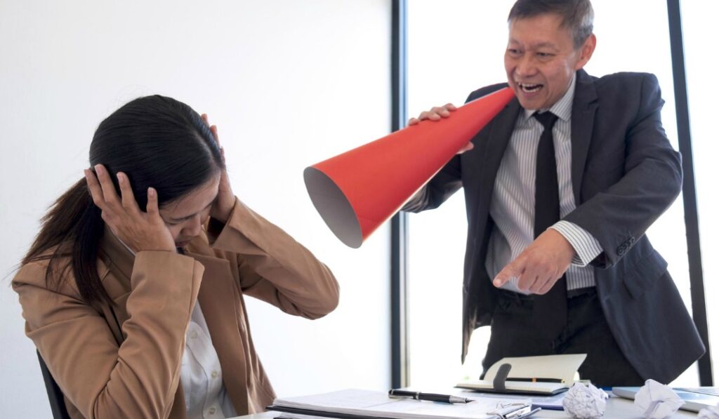 職場のモラハラで訴えて辞めたい!退職代行なら安全に退職+法的対応が可能