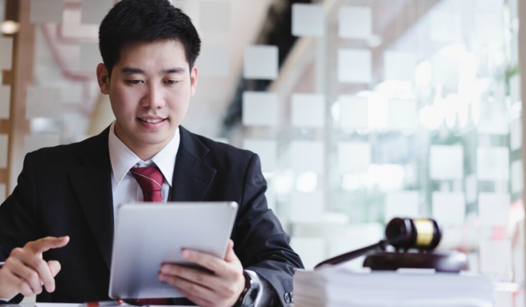 非弁行為のない安全な退職を望むなら「弁護士」に依頼すべき理由