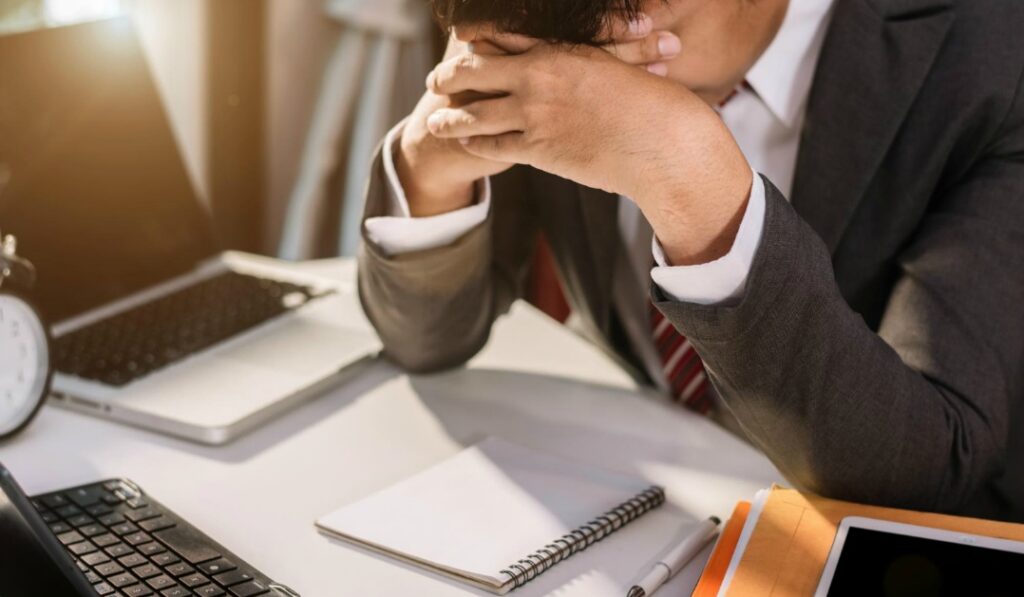 非弁行為を行う業者に依頼してしまった場合の法的リスクと被害事例