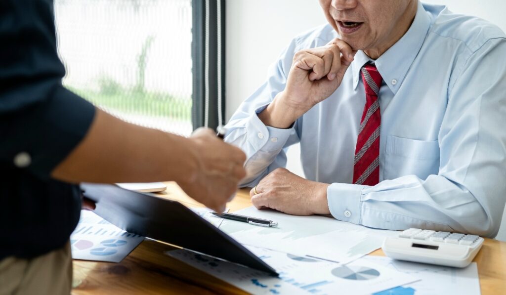 正社員なのに有期雇用契約を提示されたときの正しい対処法