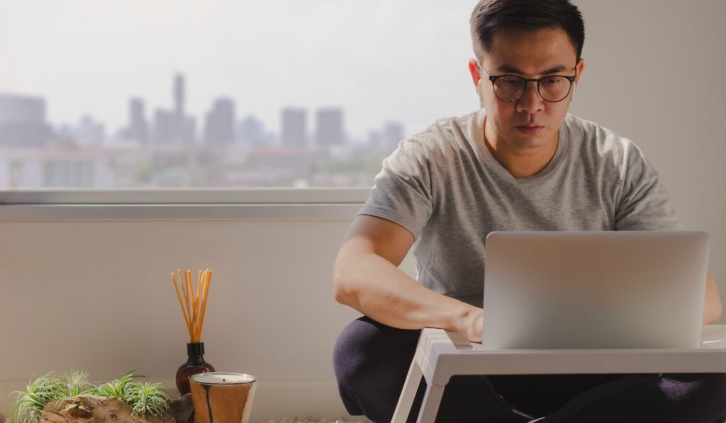 個人事業主が退職代行を利用するメリットとデメリット