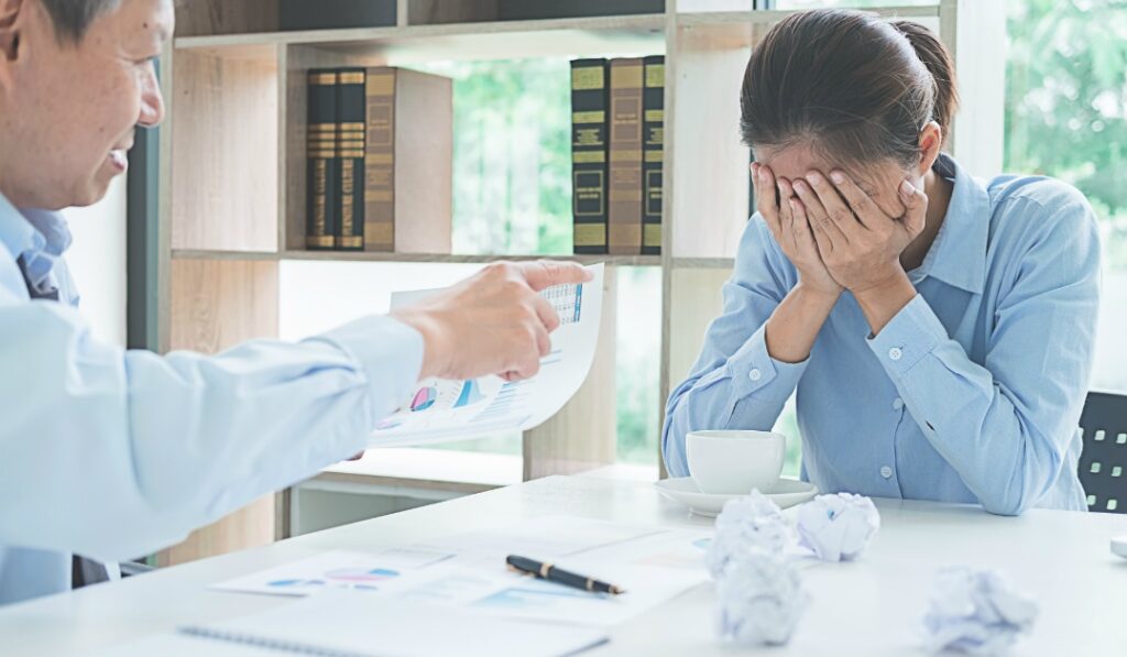 雰囲気が悪い職場を辞めたいと感じた人の実例