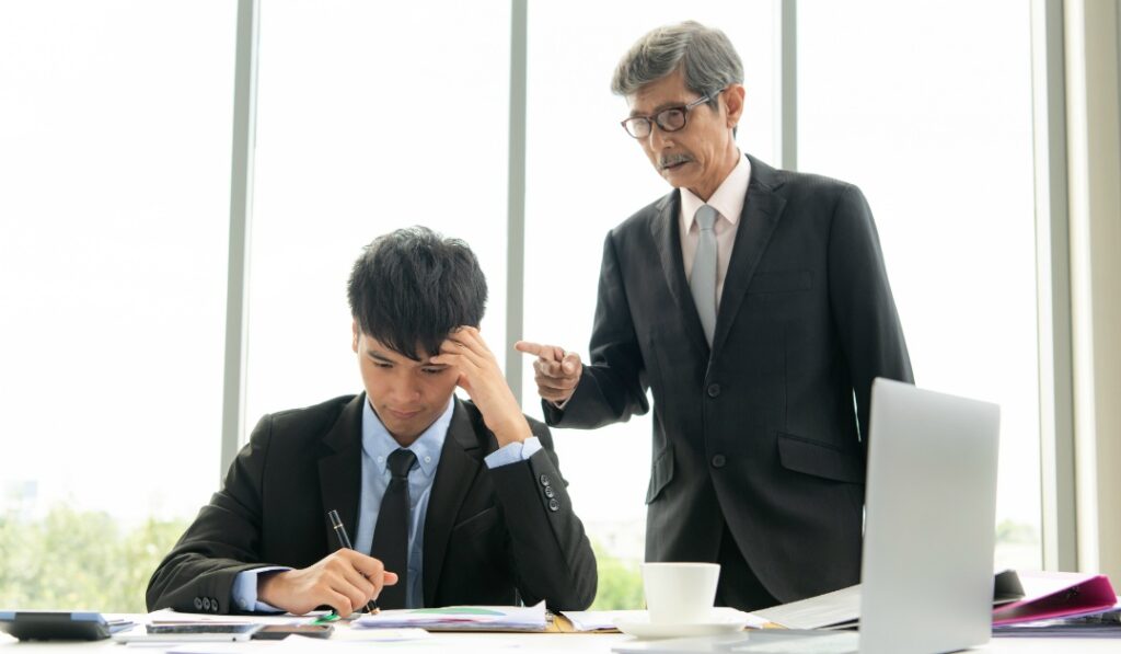 会社が休ませてくれない・退職日を延ばそうとする場合の考え方