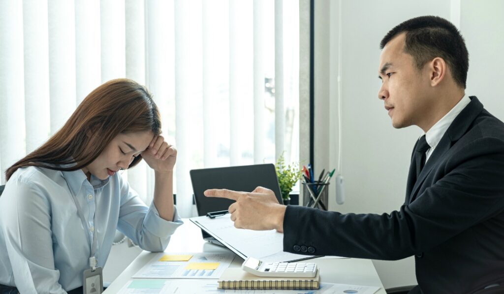 退職時の引き止めで損害賠償は実際に認められる？