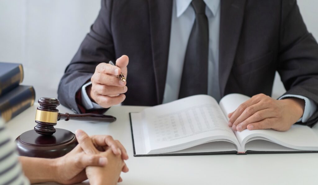 退職時にトラブルが予想されるなら弁護士へ相談する