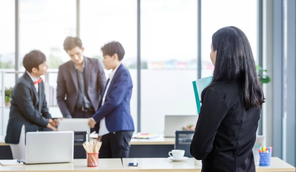 公務員が年度途中に退職すると本当に迷惑?